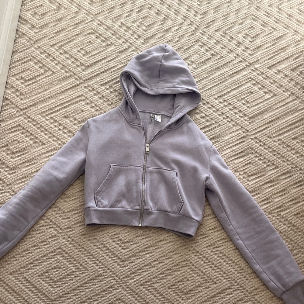 h&m divided cropped purple zip-up sweatshirt M